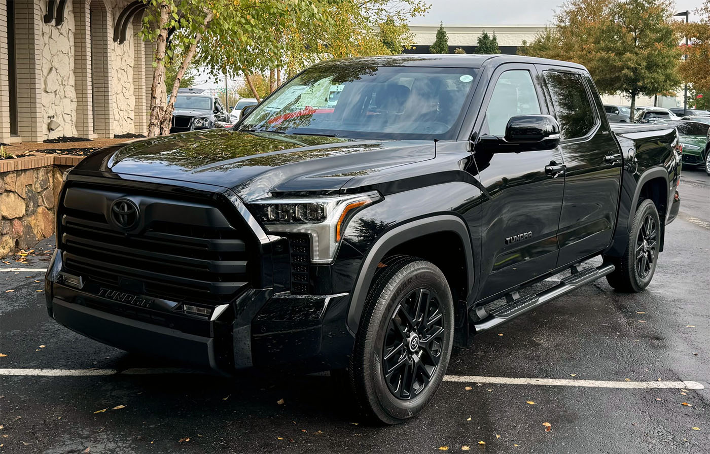 Toyota Tundra CrewMax Limited Negro